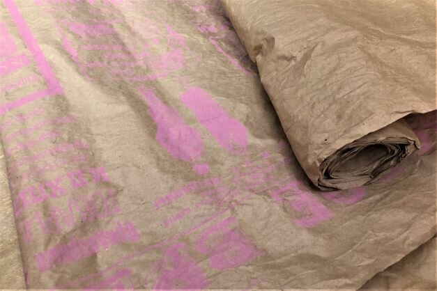Бумага жатая Эколюкс 70см*5ярд Газета новости розовый